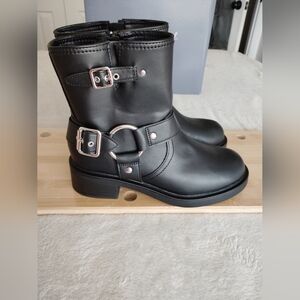 Women’s Universal Thread Black Connor Ankle Boots Size 8 w/Memory Foam.